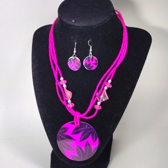 Multi row Silver-tone Pink Beaded Necklace Round Shell Pendant matching Earrings - Picture 1 of 4